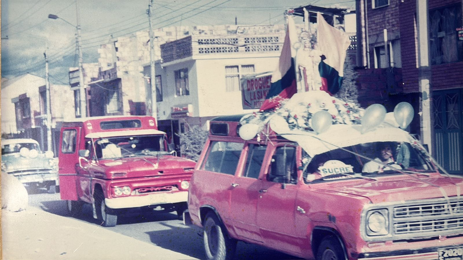 Vehículos de COOTRANSUCRE en una celebración histórica